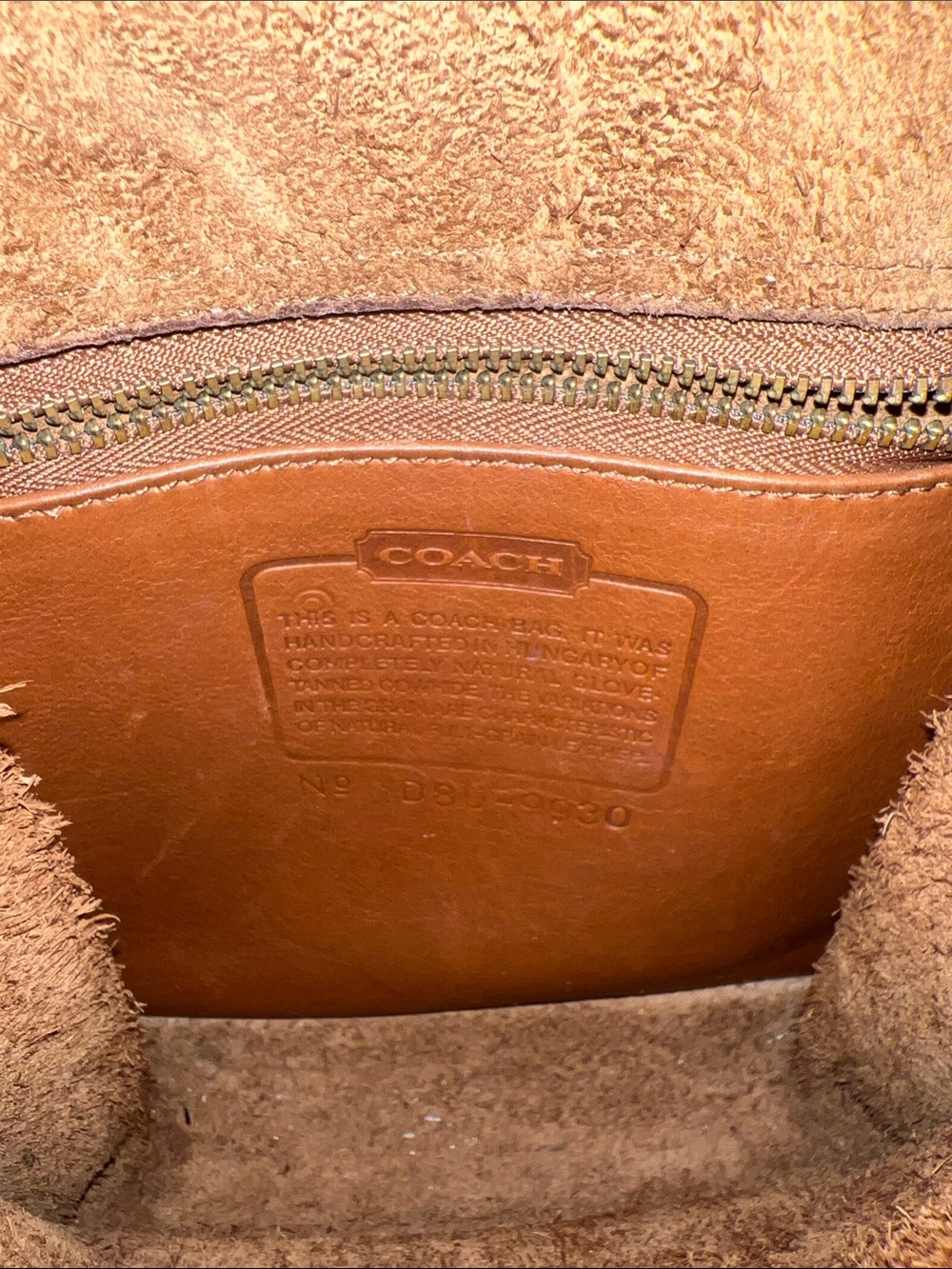 Coach 1998 Willis Crossbody Station Bag in Tan - Picture 9 of 11